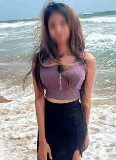 Light Weight Slim Teen Girl Part Time - puta in Colombo Photo 2 of 3