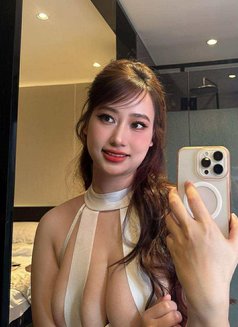 Lii - escort in Abu Dhabi Photo 1 of 3