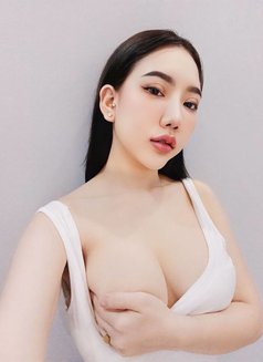 Liily - escort in Jeddah Photo 1 of 7