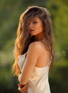 Liisa - puta in Beijing Photo 6 of 8