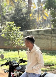 Likith - Acompañantes masculino in Bangalore Photo 5 of 7