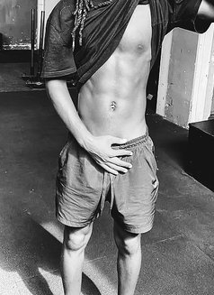 Lil Dark - Male escort in Nairobi Photo 1 of 2