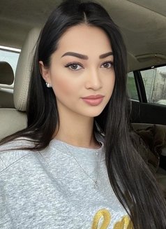 Lila - escort in Singapore Photo 5 of 5