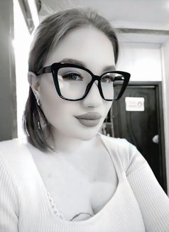 Lila Professional - escort in Hong Kong Photo 6 of 9