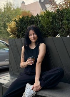 Lila - puta in Dubai Photo 2 of 10