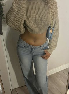 Lili - escort in Kuwait Photo 2 of 2