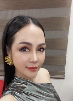 Lili - escort in Mumbai Photo 2 of 3