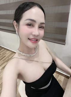 Lili - escort in Mumbai Photo 3 of 3