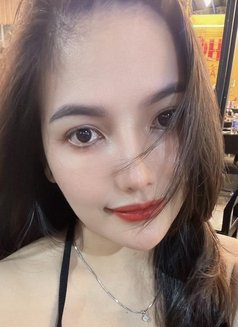 Lili - escort in Abu Dhabi Photo 2 of 3