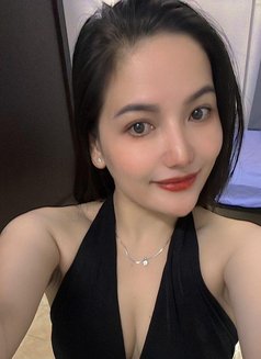 Lili - escort in Abu Dhabi Photo 2 of 4