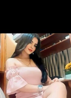 Lili - escort in Abu Dhabi Photo 1 of 3