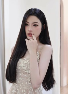 Lili - escort in Abu Dhabi Photo 3 of 3