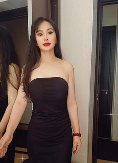 Lili - escort in Amman Photo 1 of 2