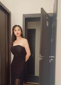 Lili - escort in Amman Photo 2 of 2