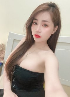 Lili - escort in Doha Photo 1 of 6