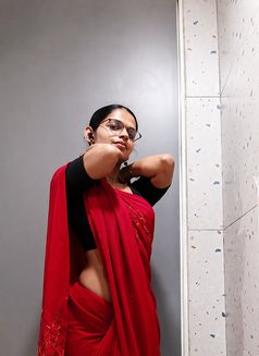 Lili - Intérprete de adultos in Gurgaon Photo 4 of 9