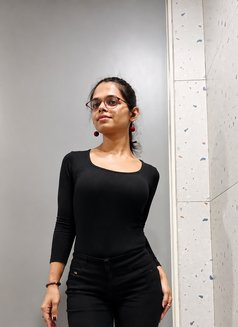 Lili - Intérprete de adultos in Gurgaon Photo 5 of 9