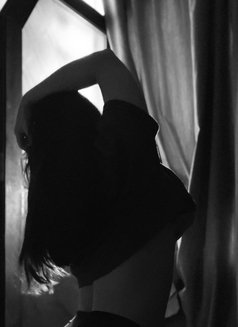 Lili - escort in Muscat Photo 4 of 4