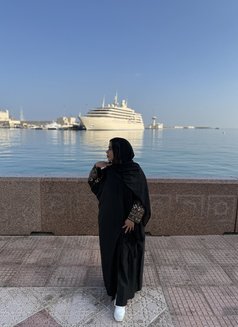 Lili - escort in Muscat Photo 3 of 5