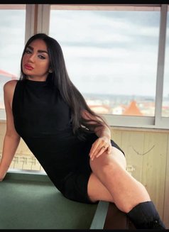 Lili - puta in Muscat Photo 2 of 3