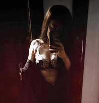 Lili - escort in Dubai Photo 2 of 4