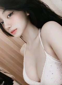 Lili - masseuse in Doha Photo 2 of 6