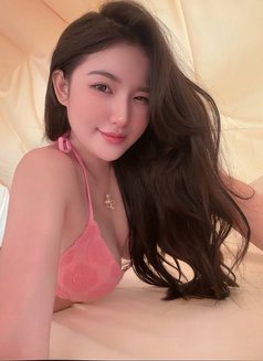 Lili - escort in Doha Photo 2 of 4