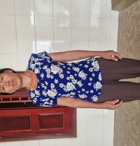Lili - puta in Singapore