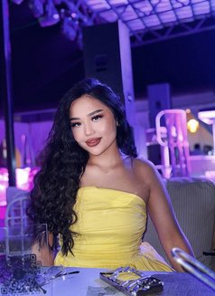 Lilia - puta in Dubai Photo 2 of 13