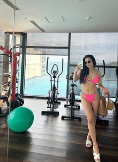 Lilia - puta in Dubai Photo 4 of 13