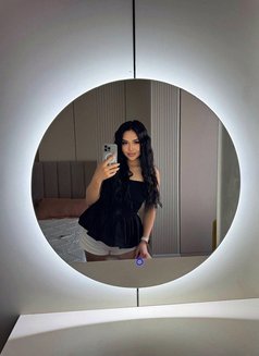 Lilia - puta in Dubai Photo 11 of 13