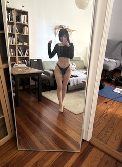 Lilia - escort in Taipei Photo 2 of 4