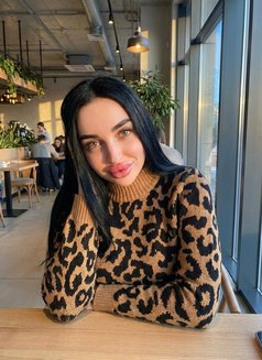 Lilia - escort in Hong Kong Photo 3 of 5