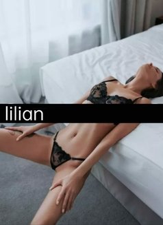 Lilian - escort in Hong Kong Photo 2 of 4