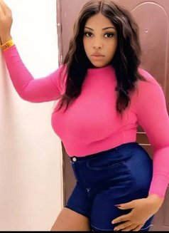 Lilian - puta in Şalālah Photo 4 of 4