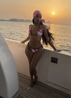 Lilian - escort in Dubai Photo 2 of 10