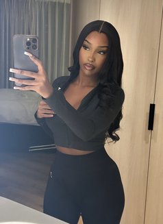 Lilian - escort in Dubai Photo 8 of 10