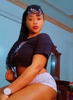Lilian - escort in Riyadh Photo 2 of 4