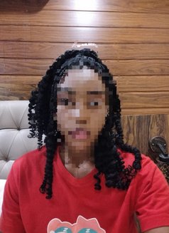 Lilian - puta in Mumbai Photo 2 of 2