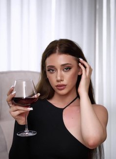 Lilit - escort in Dubai Photo 5 of 14