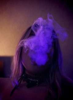 Lilith - adult performer in Dubai Photo 3 of 4