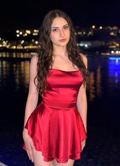 Lilith - escort in Dubai Photo 4 of 5