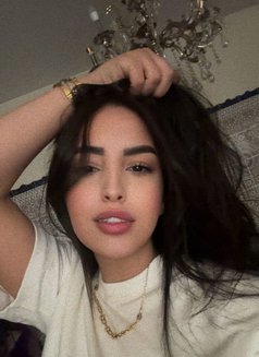 Lilli - puta in Abu Dhabi Photo 1 of 3