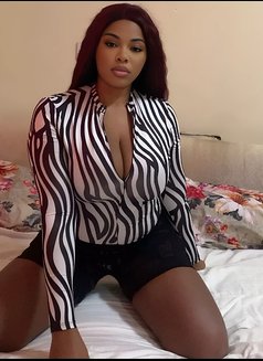 Lillia - puta in Şalālah Photo 3 of 3