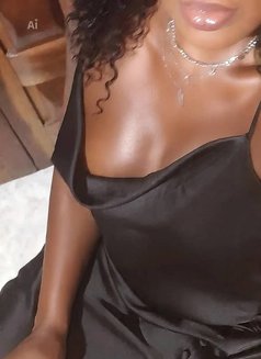 Lillia - escort in Dakar Photo 3 of 4