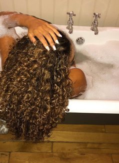 Lillian - puta in Riyadh Photo 4 of 4