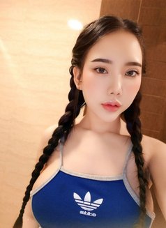 Lilly - puta in Riyadh Photo 1 of 7