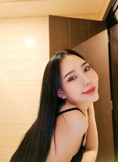 Lilly - puta in Riyadh Photo 2 of 7