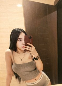 Lilly - puta in Riyadh Photo 4 of 7