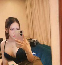 Lilly - puta in Riyadh Photo 10 of 12